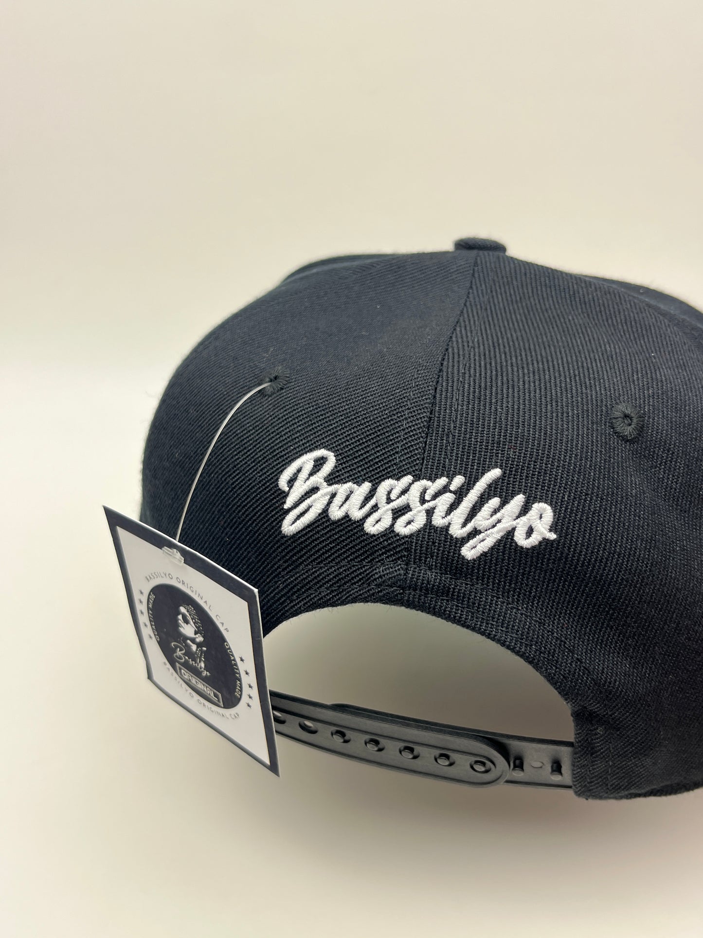 Bassilyo Version 5 (Graffiti)