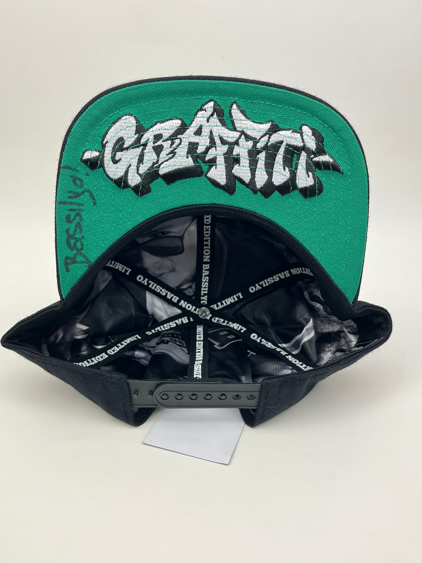 Bassilyo Version 5 (Graffiti)