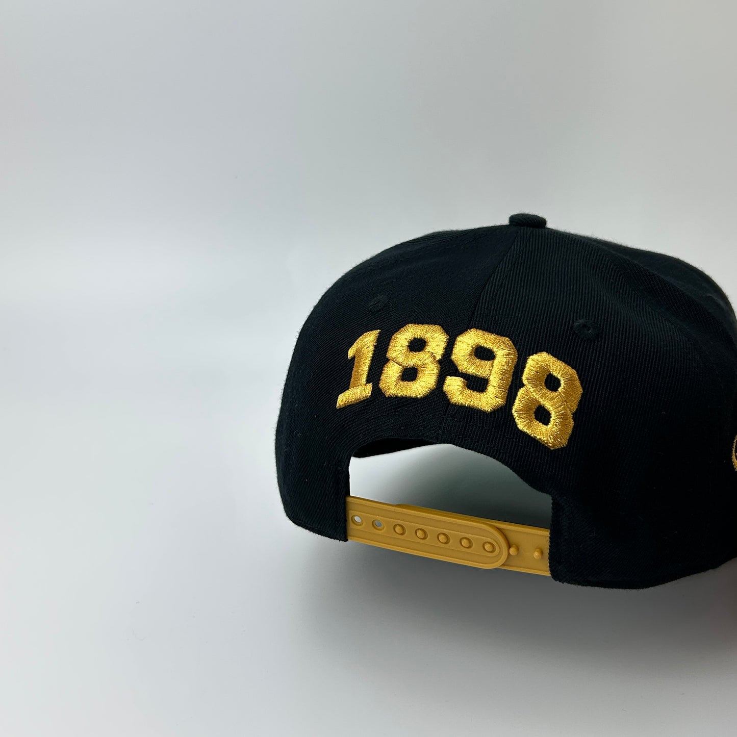 Pilipinas Black / Gold